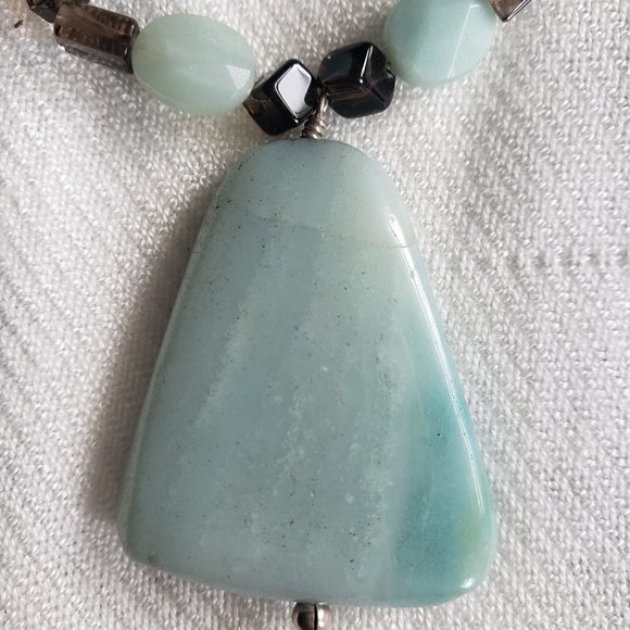 Silver and stone necklace - Picture 4 of 8